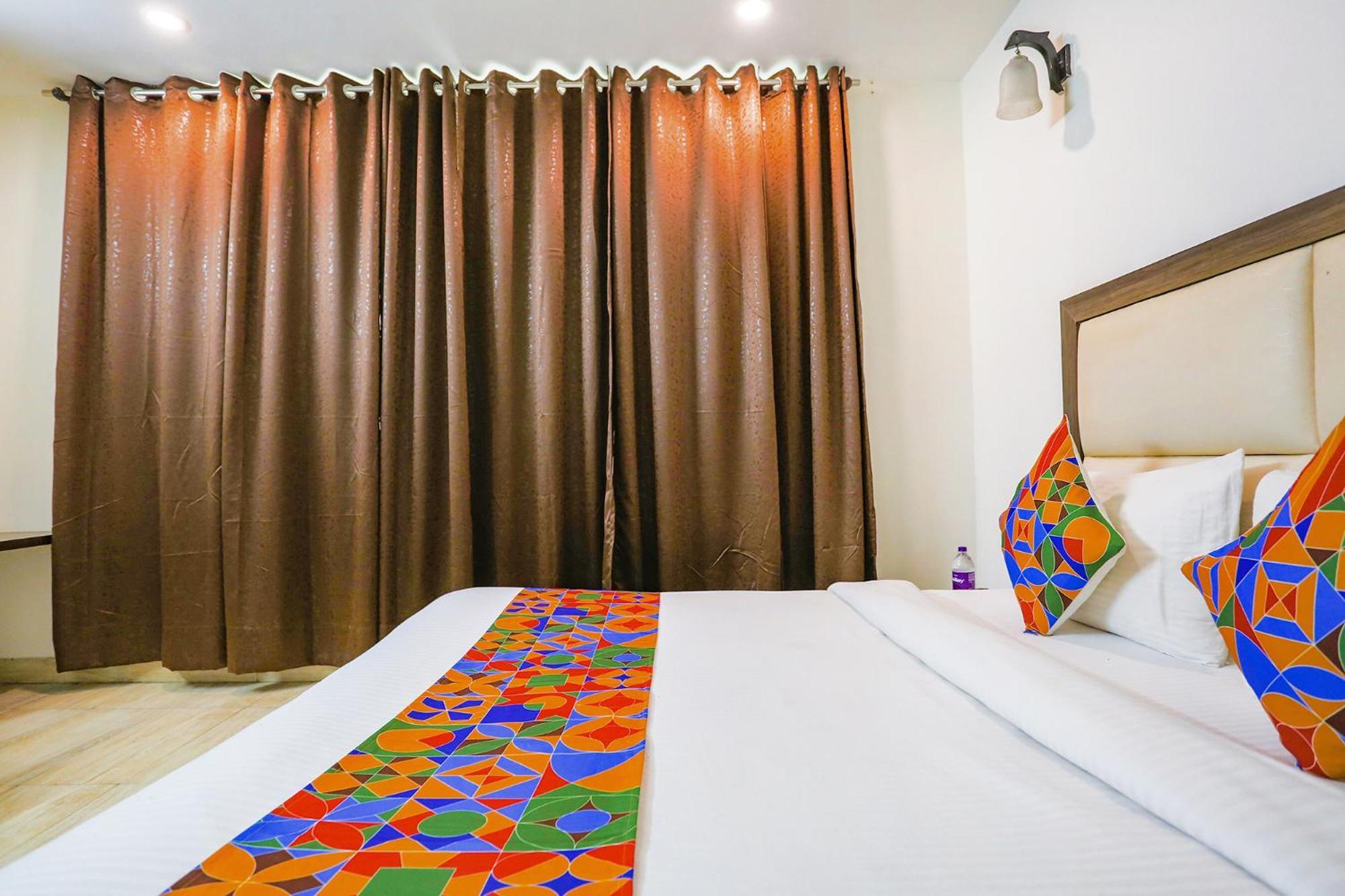 Fabhotel Jpm The Grand Bella - Nr Nehru Place Market New Delhi Bagian luar foto