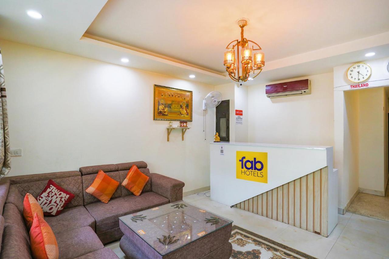 Fabhotel Jpm The Grand Bella - Nr Nehru Place Market New Delhi Bagian luar foto